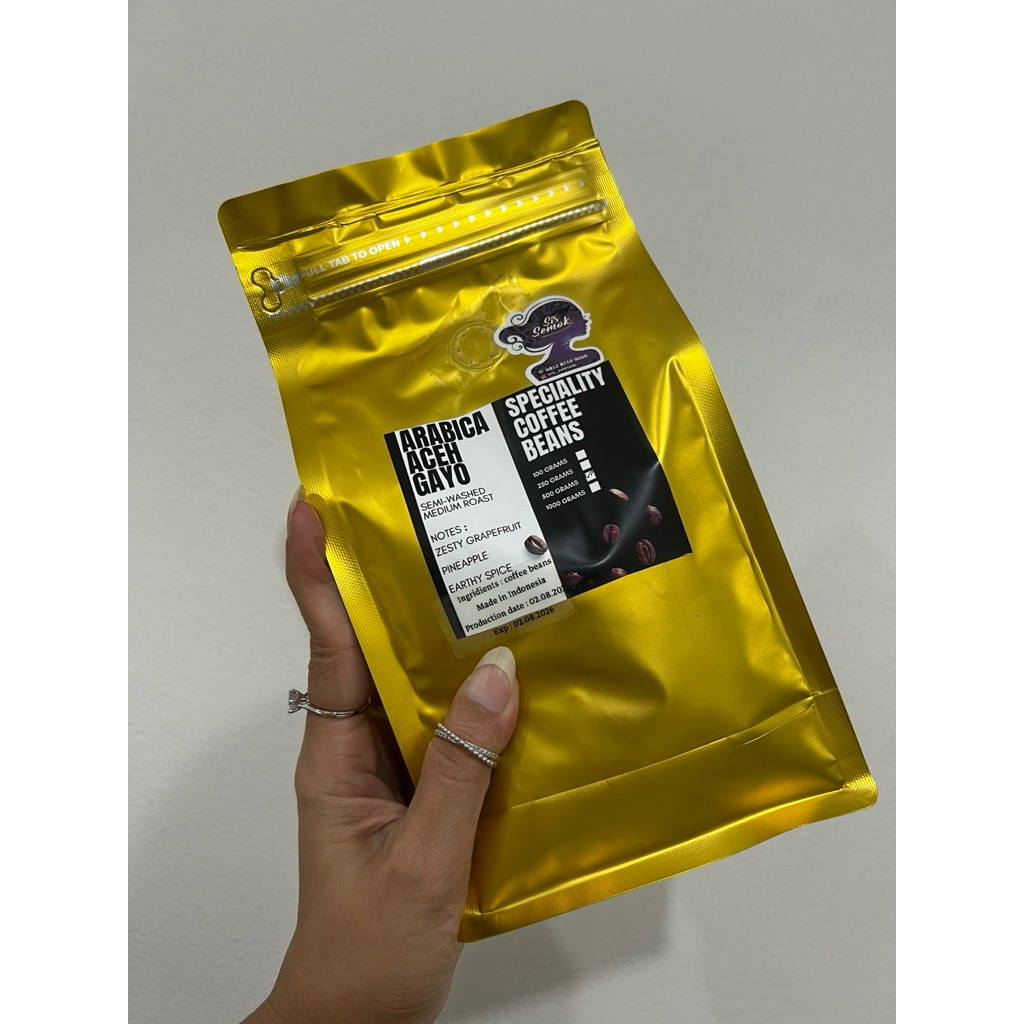

Bubuk kopi 500 g Akan di giling pada saat pesanan dibuat sehingga lebih harum Arabica Aceh Gayo. Semi washed. Medium roast . Notes : zesty grapefruit , pinapple & earthy spice . Roast date : 2 Agustus 2025