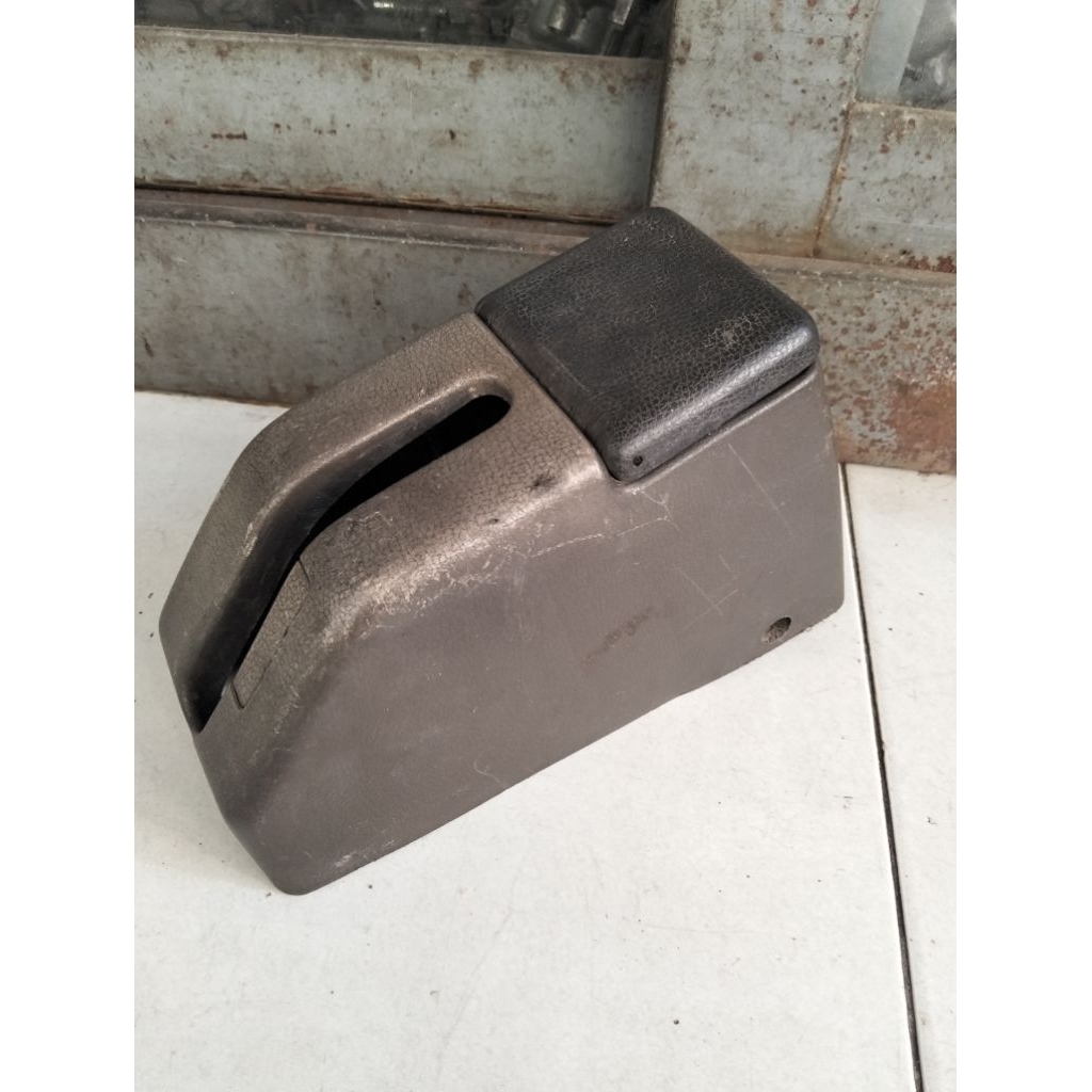 consule hand brake Mazda 323 hatchback original