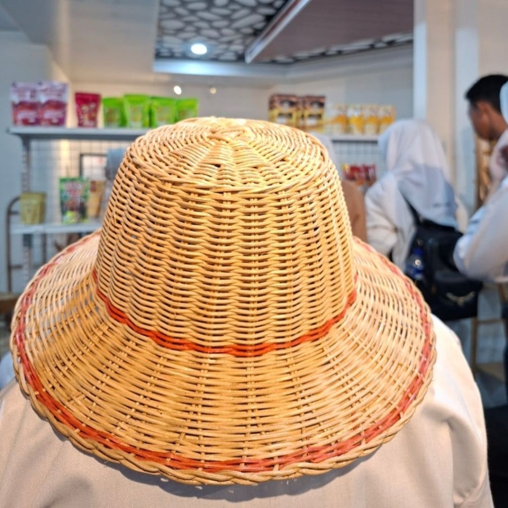 Topi Rotan Kalimantan Handmade – Etnik Borneo Asli