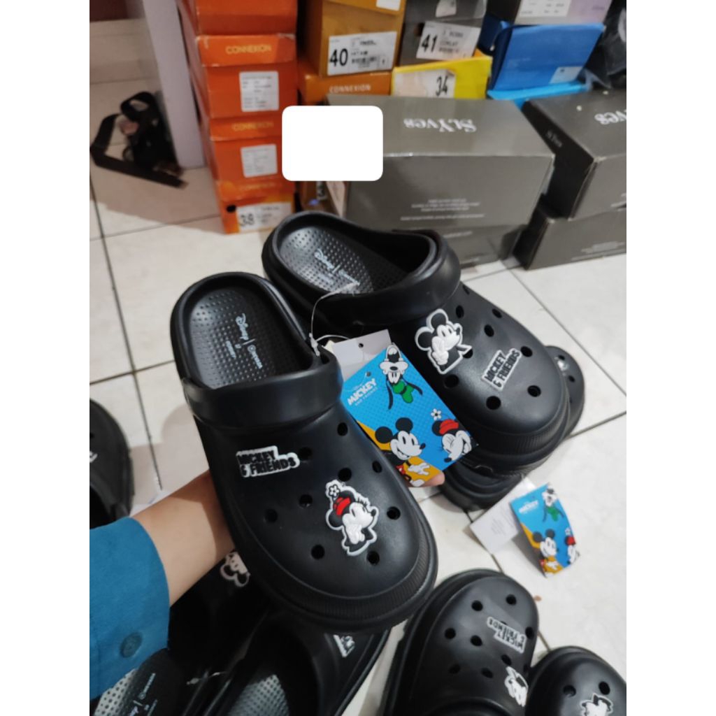 Sendal Crocs Hitam - NEVADA, Sendal Nevada