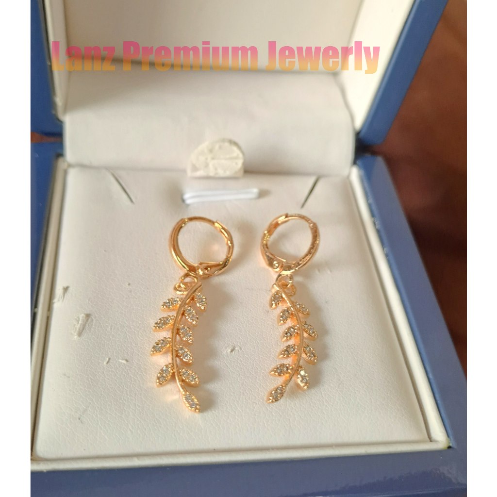 Anting Clip PadiPanjang Kristal Titanium Emas 22K