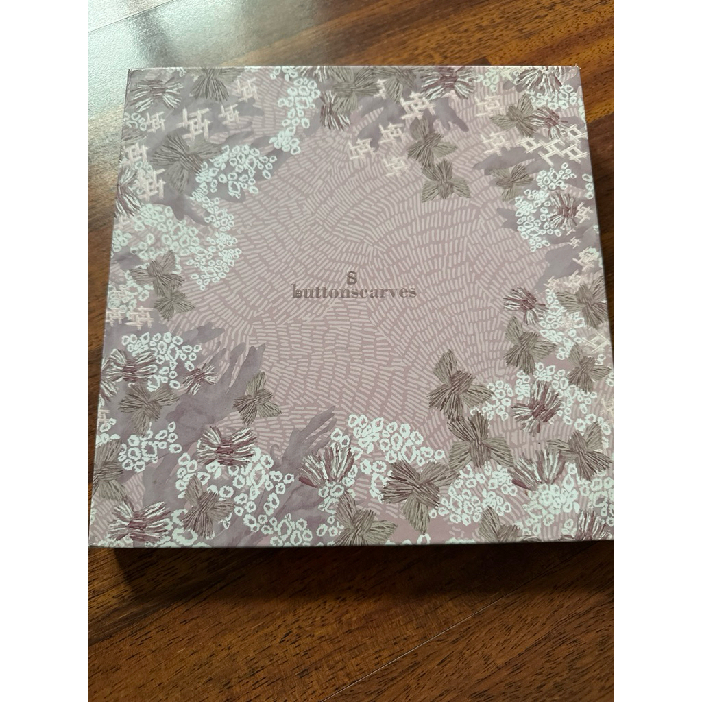 Buttonscarves Les Amities Reborn warna Peony