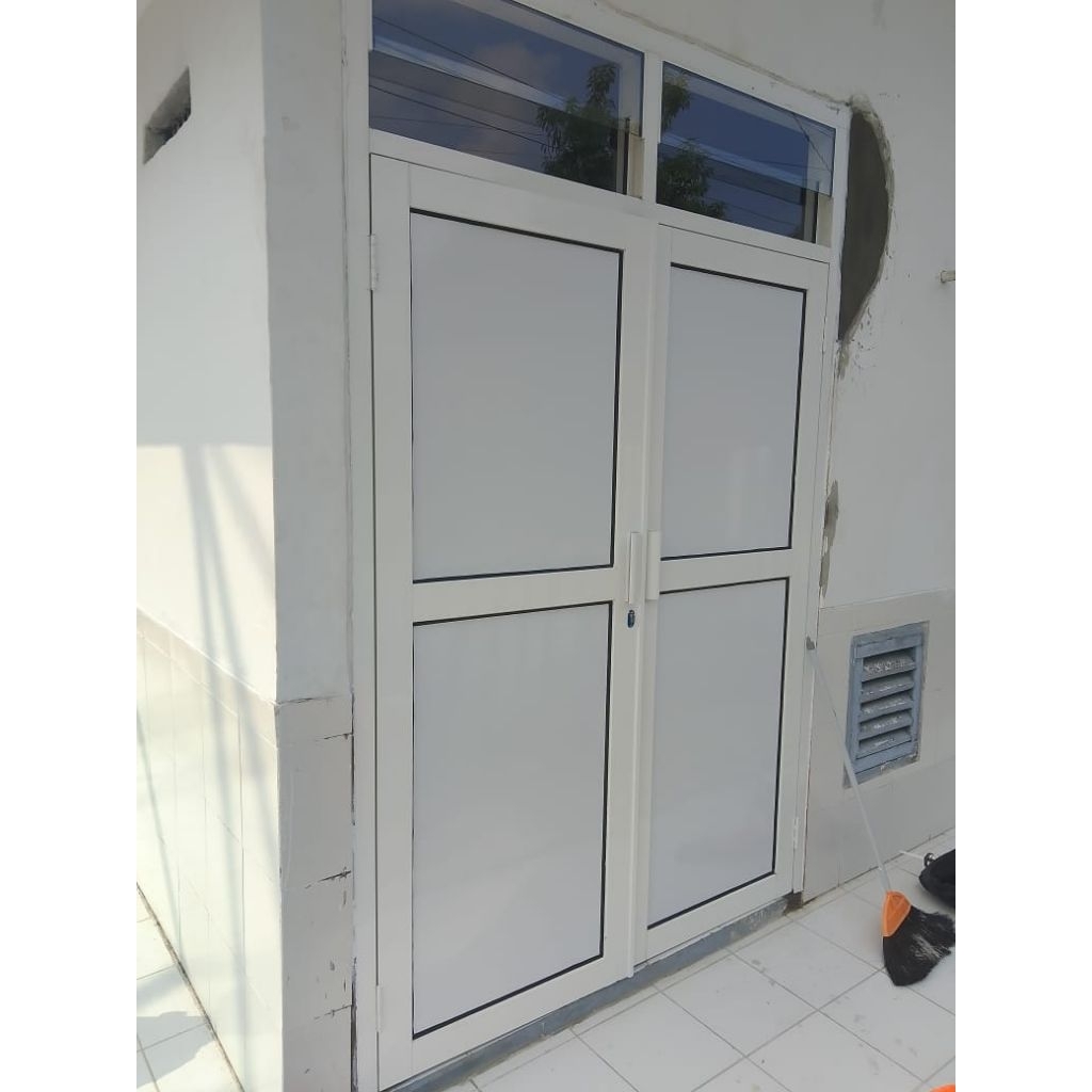 pintu swing kupu tarung acp aluminium ukuran 160 × 200