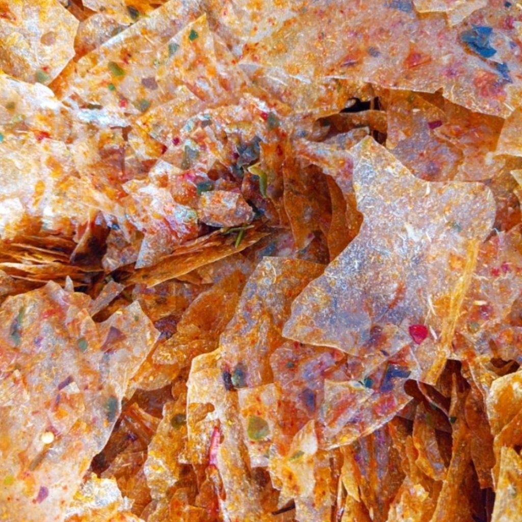 

KRIPIK KACA EXTRA PEDAS DAUN JERUK ISI 1kg