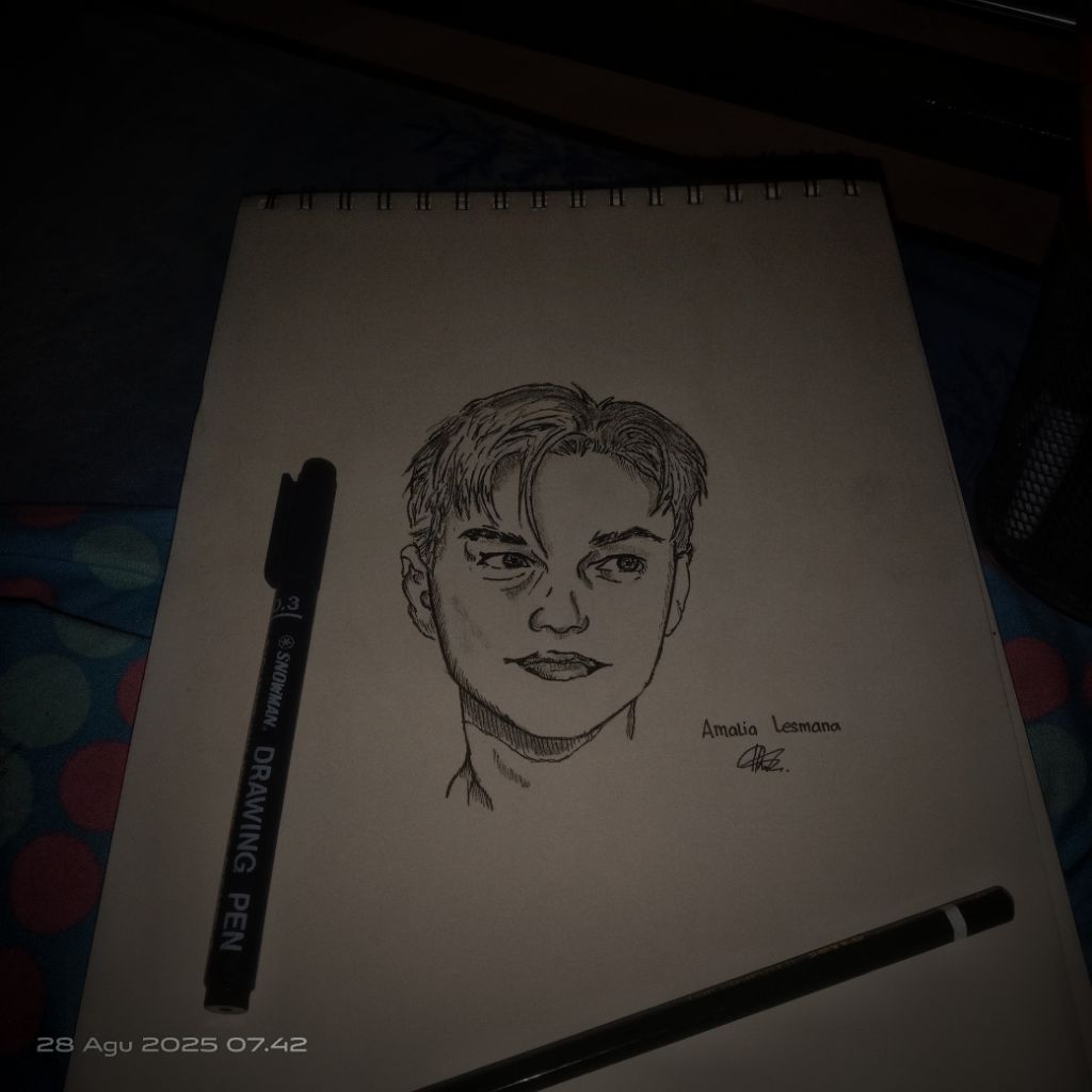 

Sketsa Wajah Custom Hitam Putih - pakai bingkai