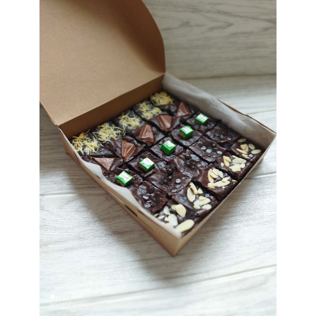 

Brownies fudgy Shiny crusty