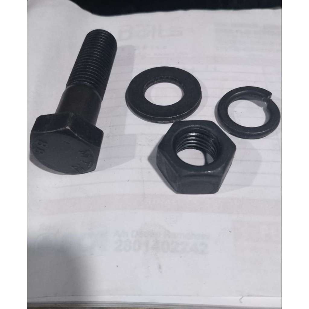 Baut Mur Baja 88 Kunci 24 M16x60 Set Ring Plat Ring Per Baut M16x60 Baja Hitam