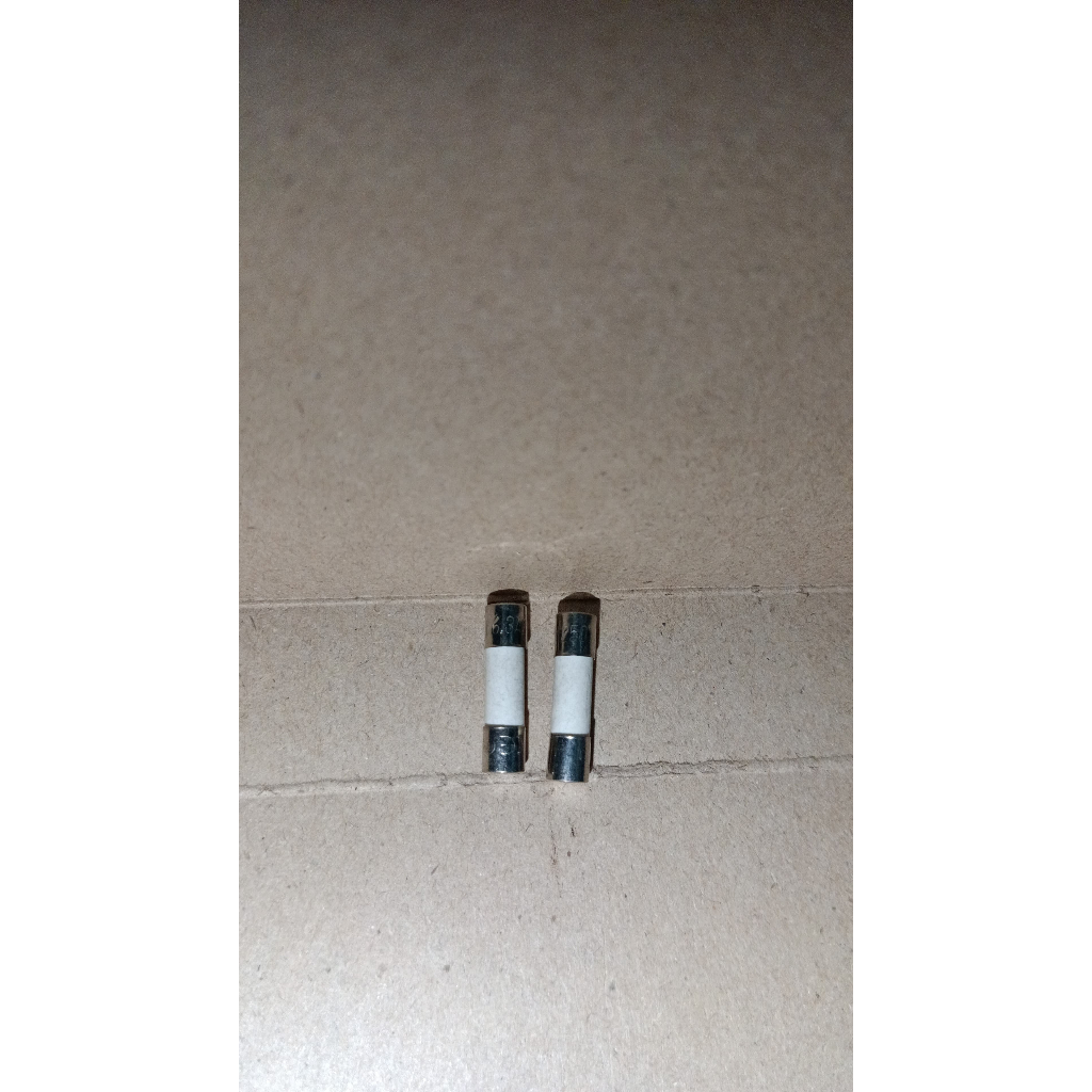 8082 fuse sekring sekering keramik ceramic 6.3a 6,3a 6.3 6,3 ampere 5x20