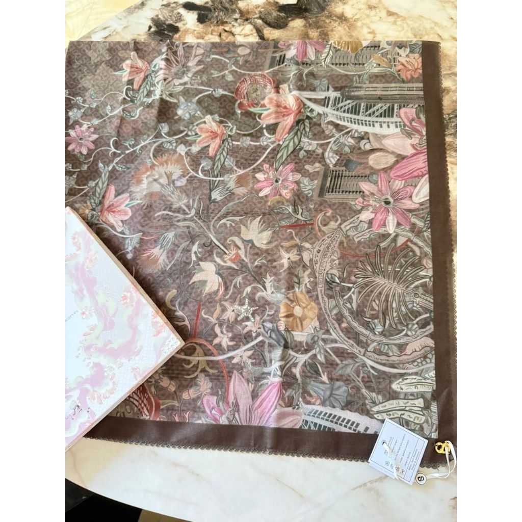 Buttonscarves Dubai series