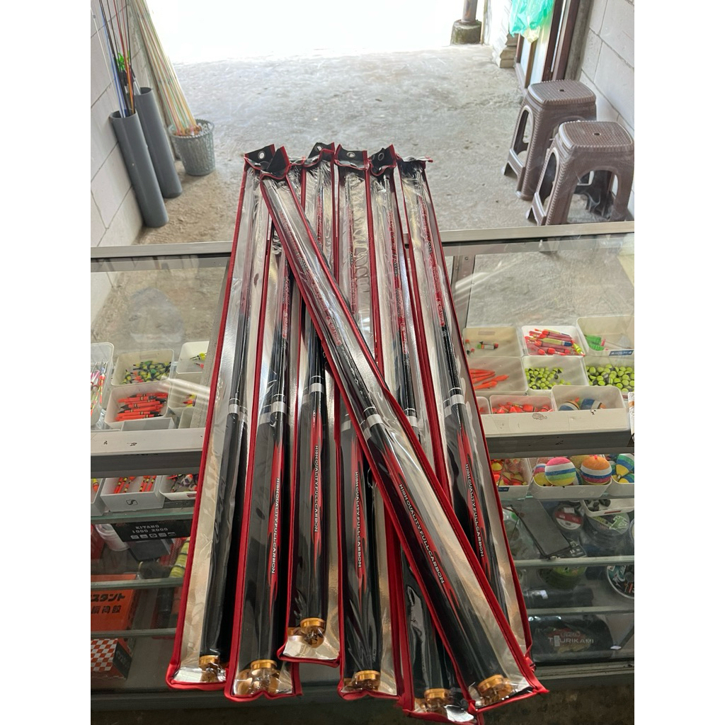 Tegek Carbon Red Comet kaku