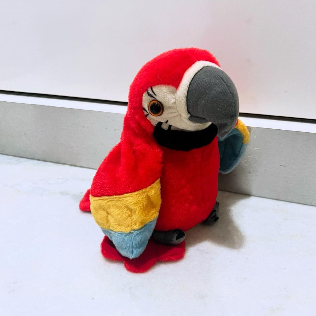 boneka Burung Macaw bisa ikutin kita ngomong