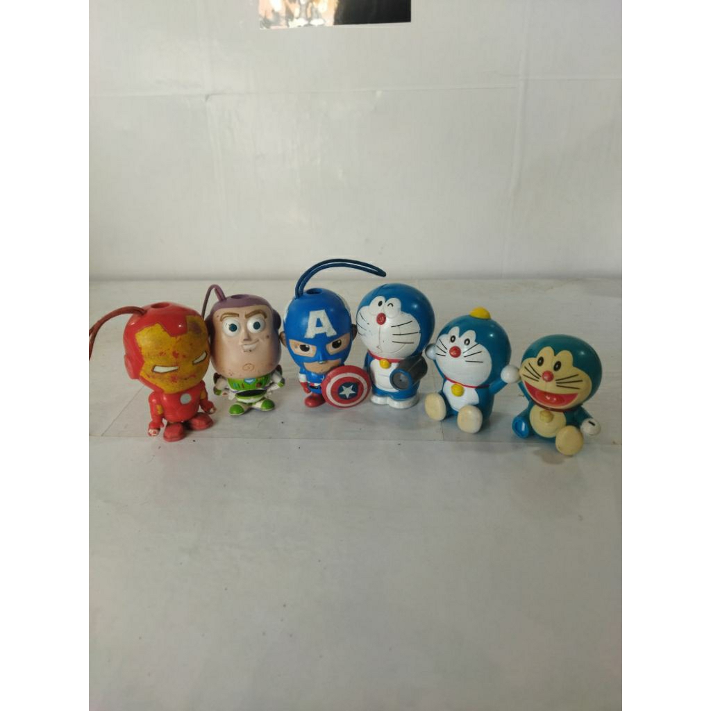 set action figure doraemon dan marvel