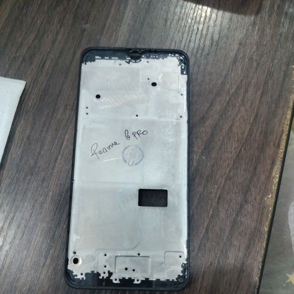 Frame Hp Realme 6 Pro