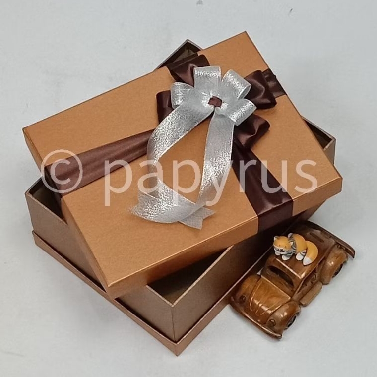 

PAPYRUS Sandwich 20x25 Tinggi 8cm Kotak Kado Gift Box Hadiah V2