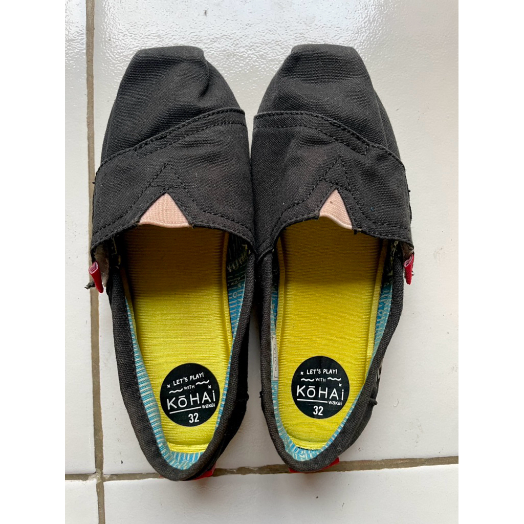 Preloved  sepatu keds hitam kohai wakai anak size 32 (Original store)