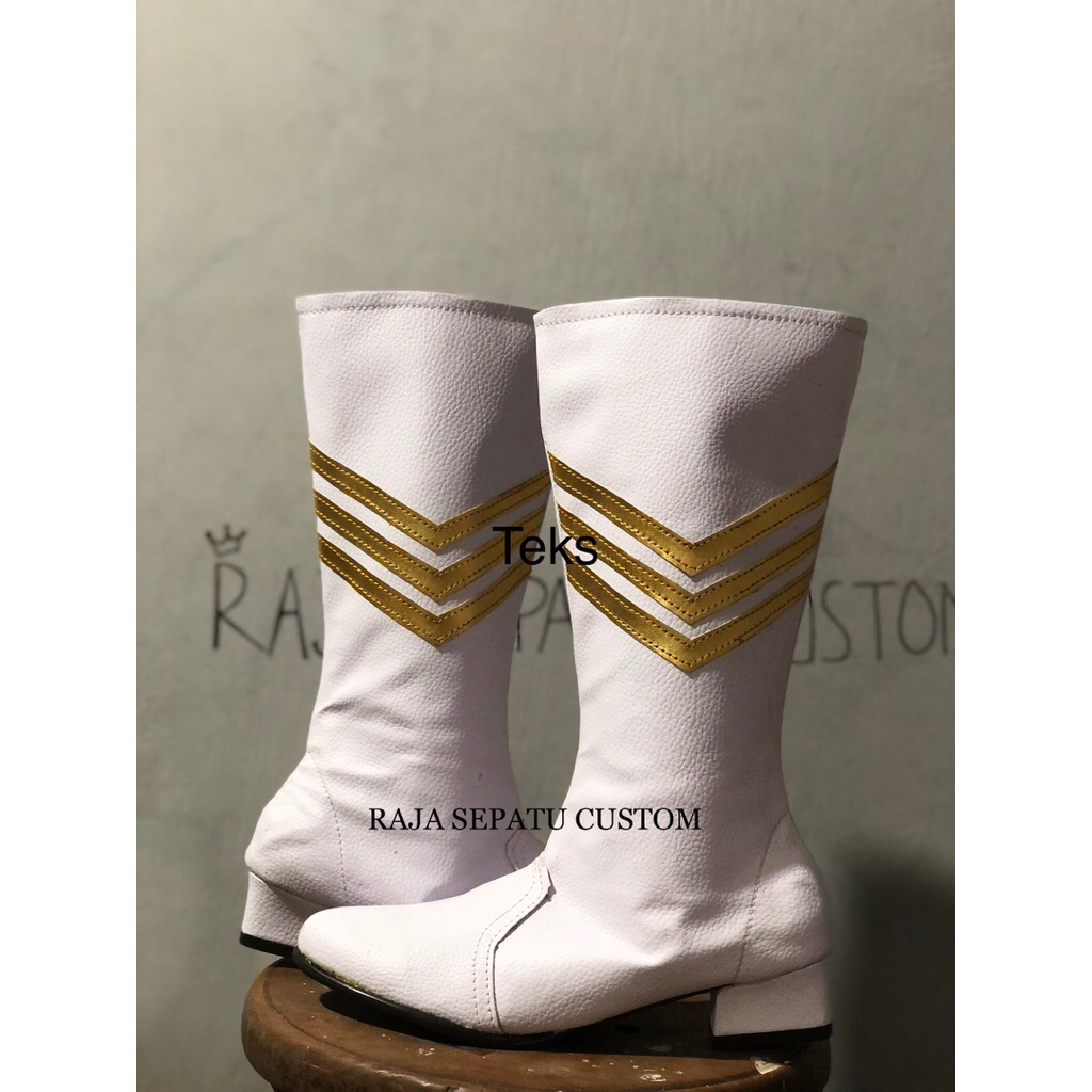 Sepatu mayoret putih gold