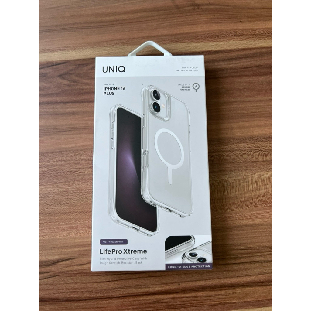 UNIQ original Apple Store