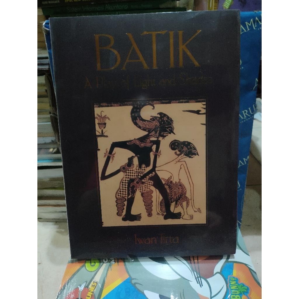 ORIGINAL BUKU BATIK A PLAY OF LIGHT AND SHADES FULL COLOR IWAN TIRTA