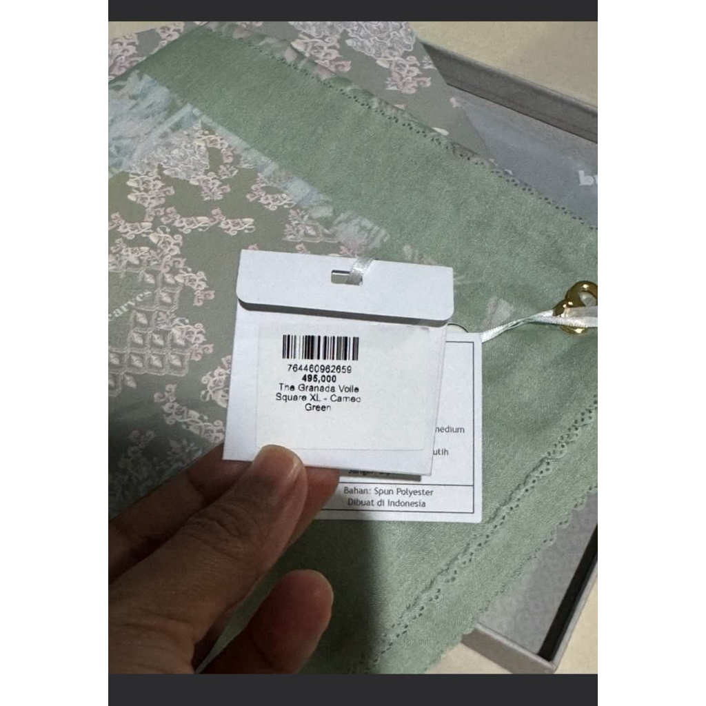 Buttonscarves granada square XL - cameo green