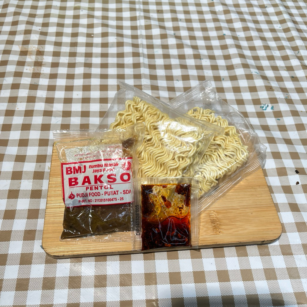 

Paket Bakso/Mie Instan/Bumbu/Chili Oil
