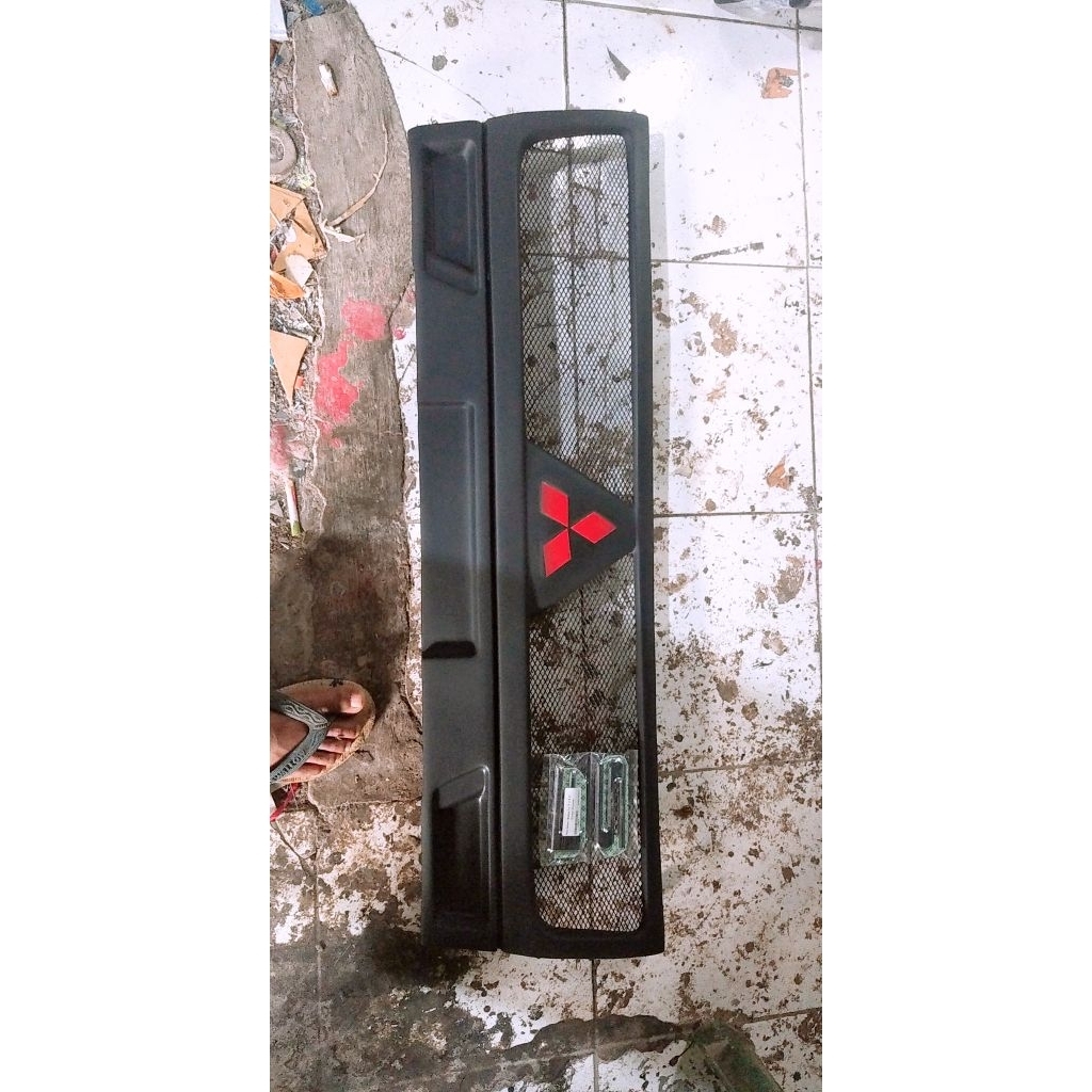 grill mobil L300, emblem fuso