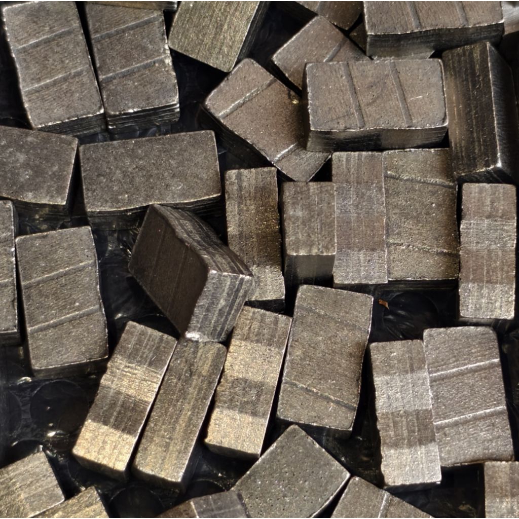 DIAMOND SEGMEN BUAT MATA BOR TANAH UNTUK BATU BATUAN KERAS