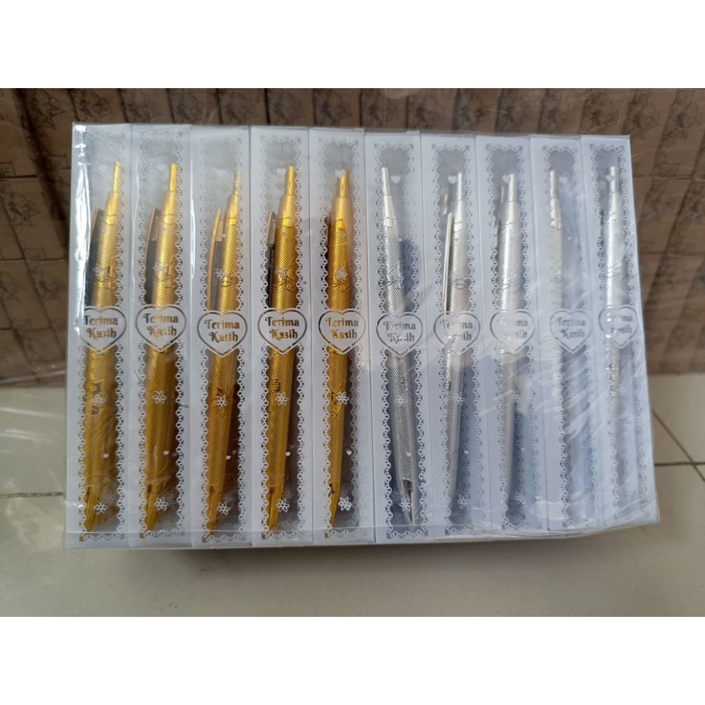 

isi(50)pcs pena mas perak kemasan mika