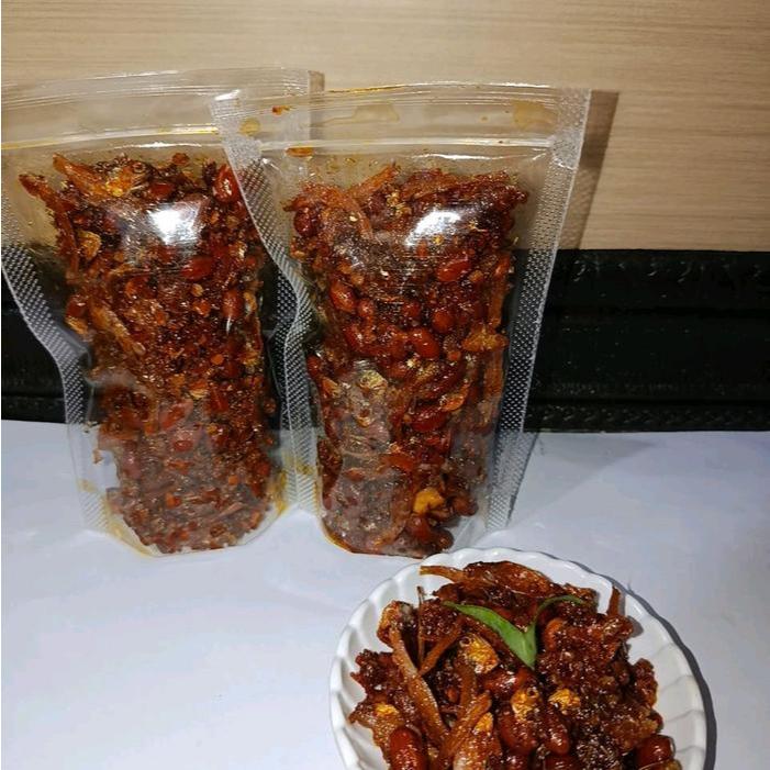 

PROMO DAPAT 2 BUNGKUS TERI KACANG PEDAS - MANIS TANPA PENGAWET SERBA 25 GR