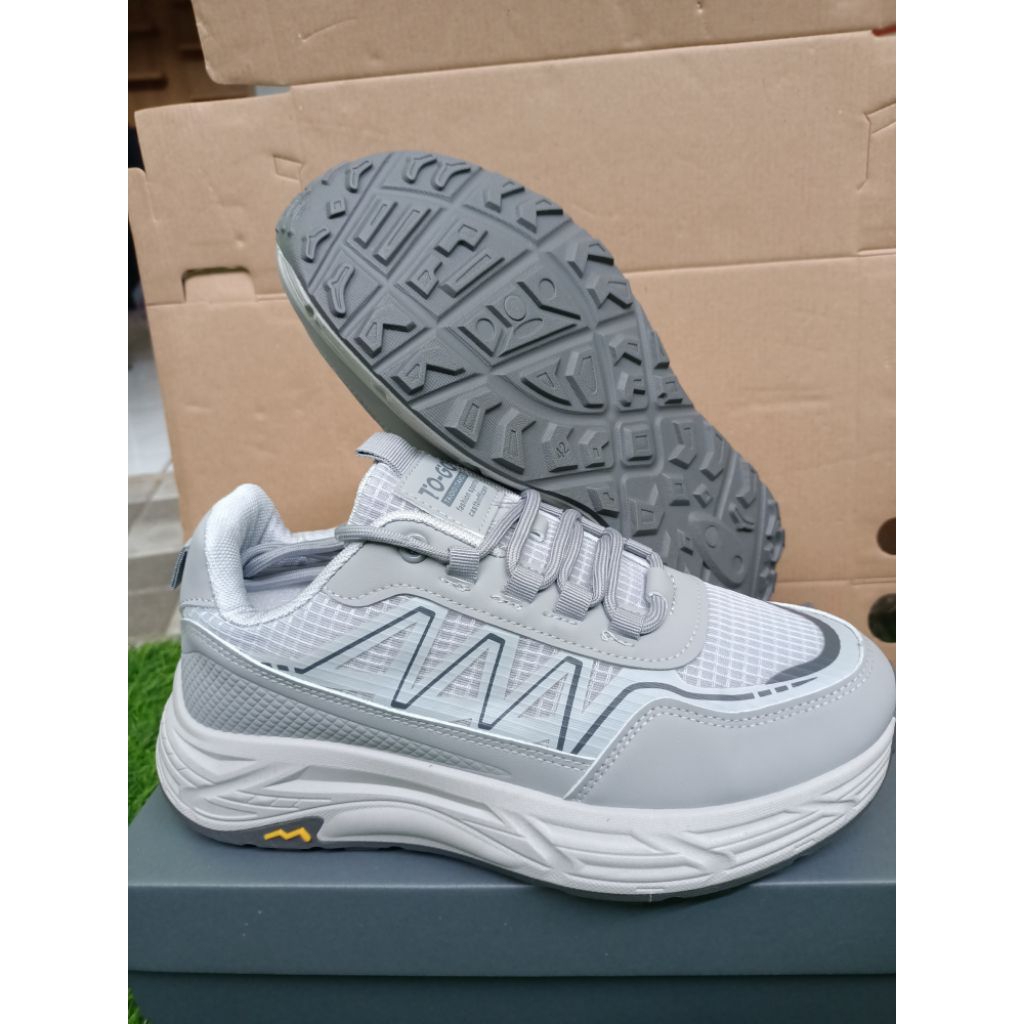 sepatu gunung(trekking )pria