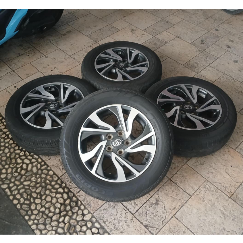 Velg Mobil Innova Facelift Ring 16 Baut 5 + Ban BS Ecopia 205 65 R16 Second Like New