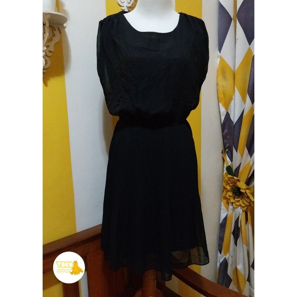 midi dress | sifon hitam plisket