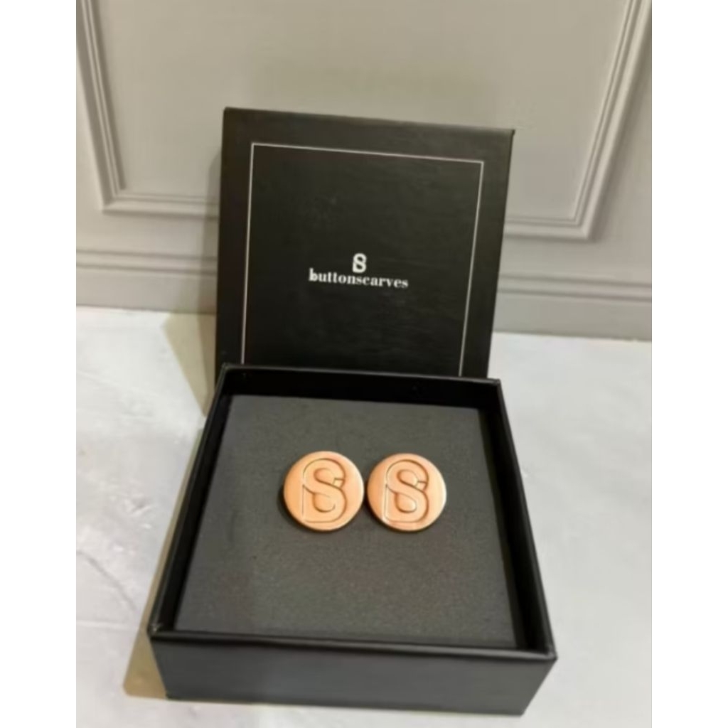 SALE‼️BROOCH + BOX BUTTONSCARVES-PIN/ BROS