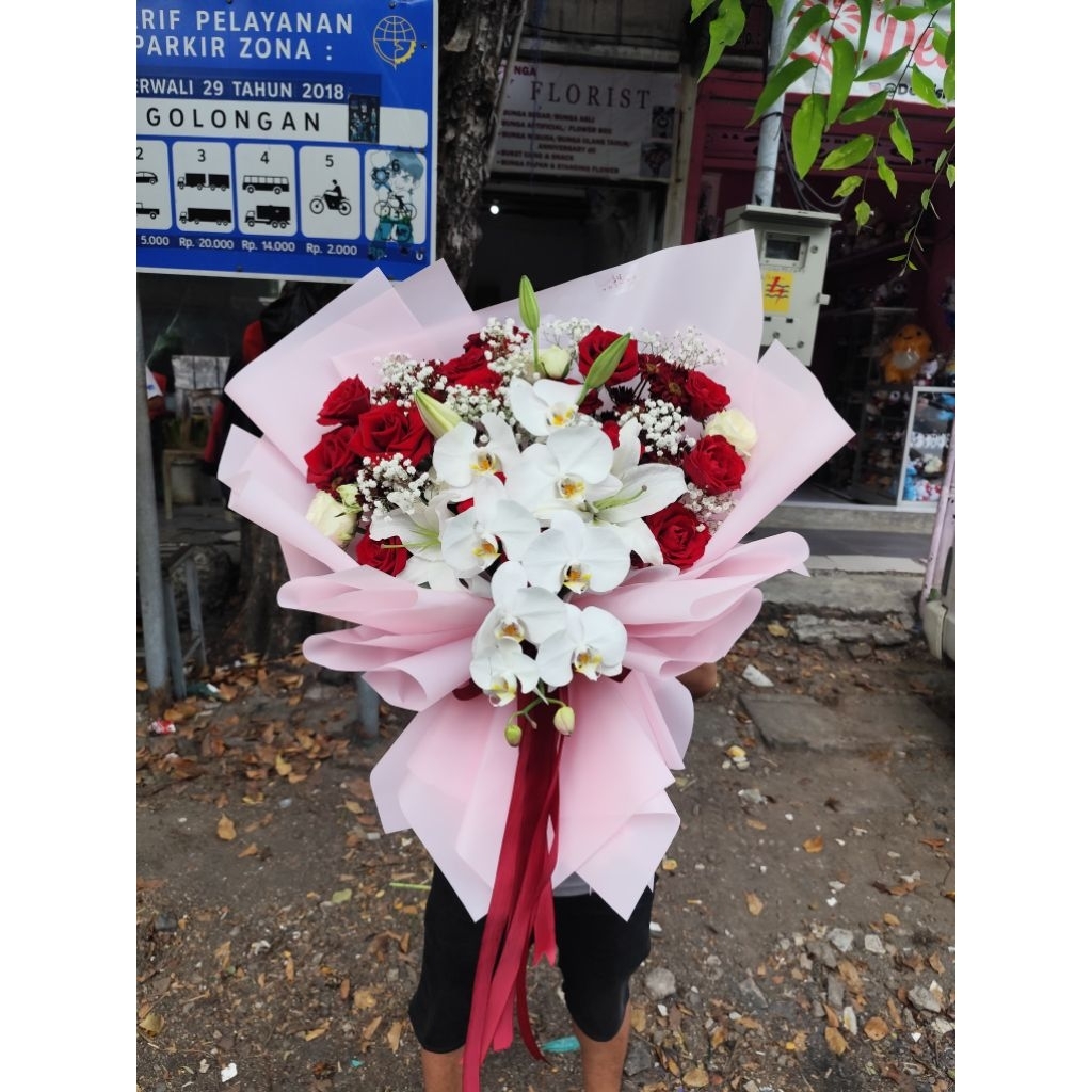 SUPER special bucket/buket bunga asli Surabaya/bucket anggrek bulan/buket anggrek asli/buket bunga a
