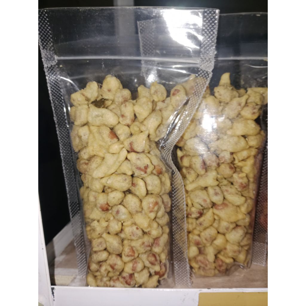 

KACANG PEYEK MERPATI 1 KG/ PEYEK KACANG TANAH GURIH RENYAH DAN TAHAN LAMA
