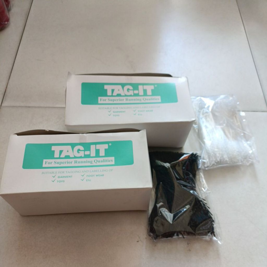 

Loop Pin merk TAG-IT hitam/putih 1 pack/dus isi 5000pcs bahan plastik
