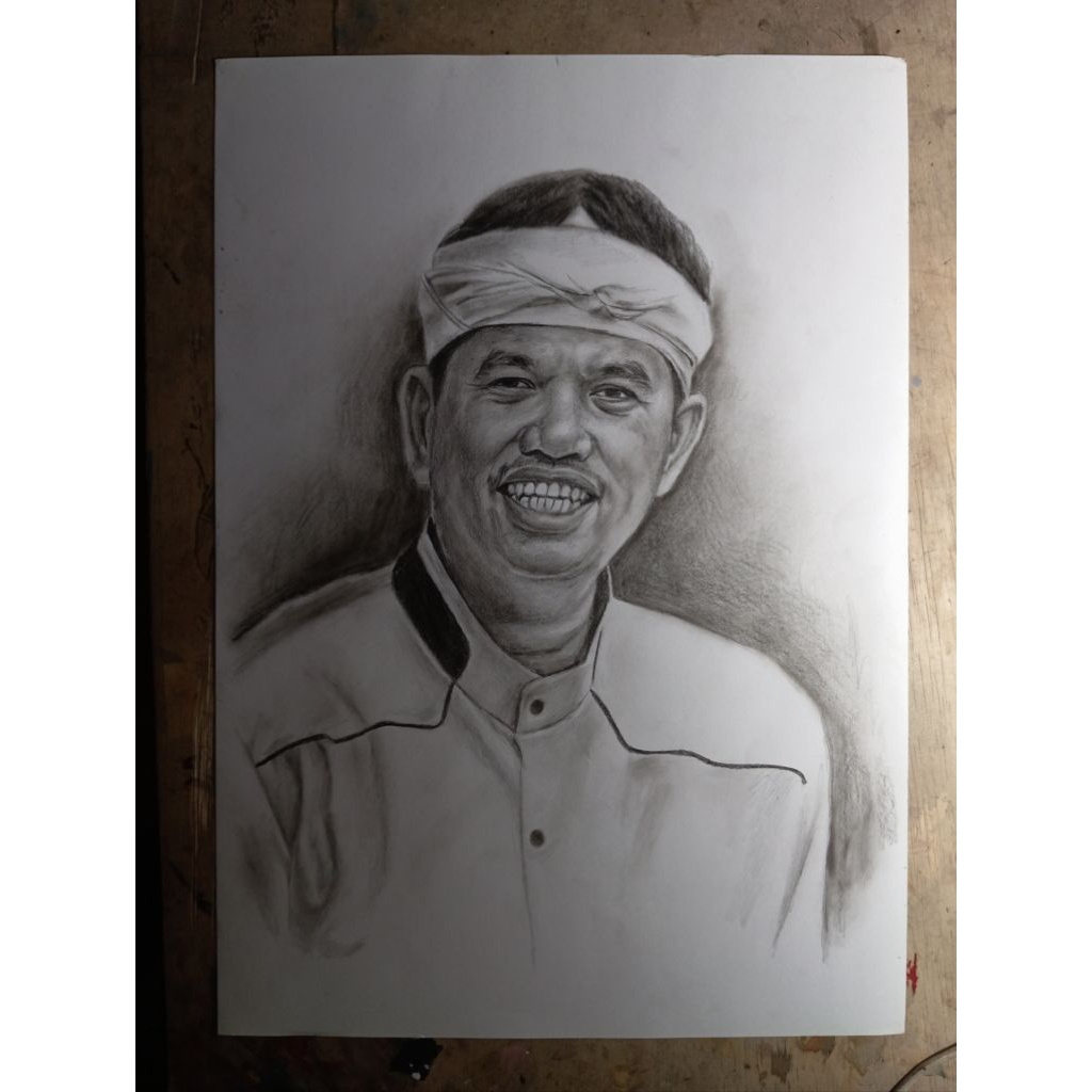 Lukisan wajah hitam putih realis