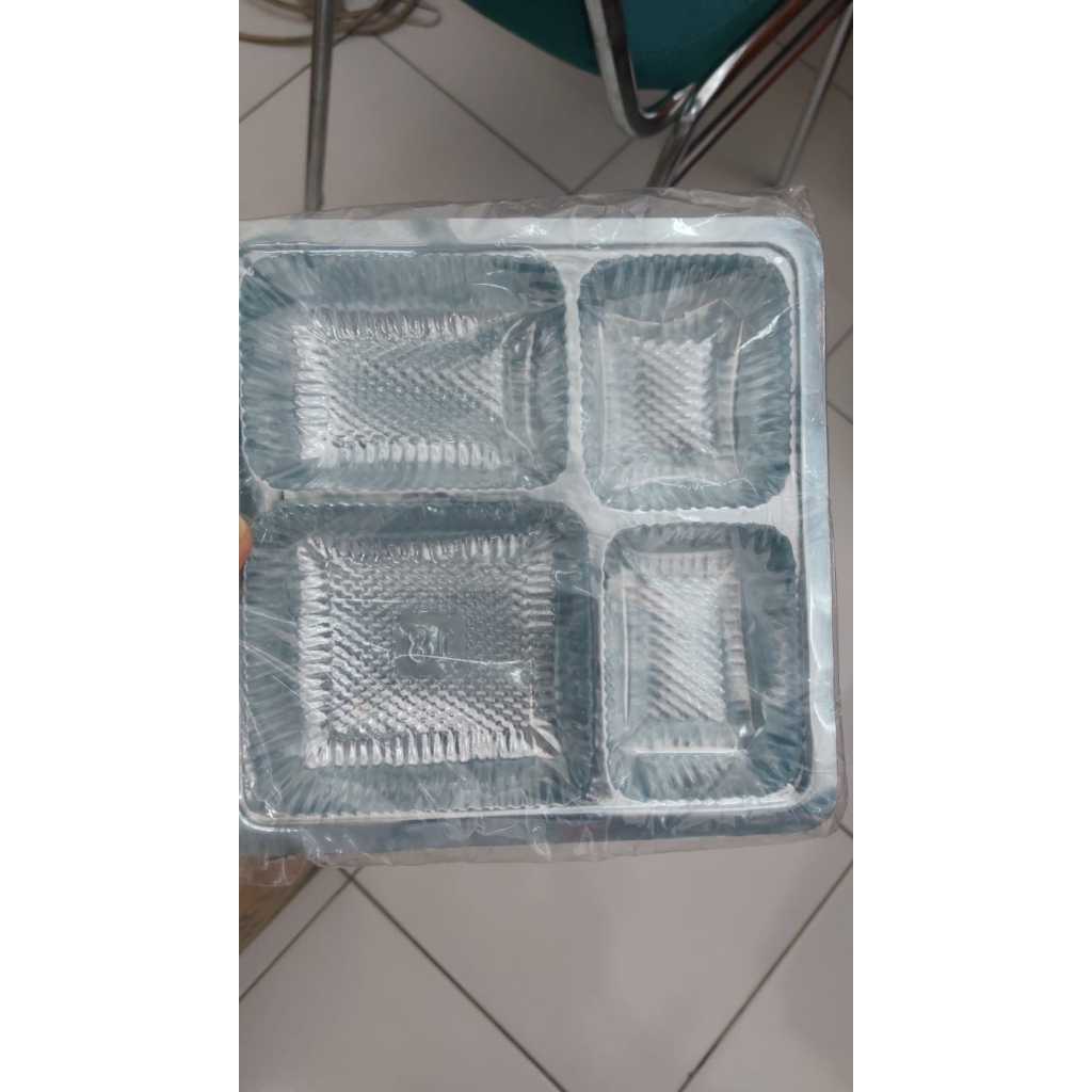 

Mika Dus Nasi Sekat 4 Bening UK 18x18 Isi 50pcs