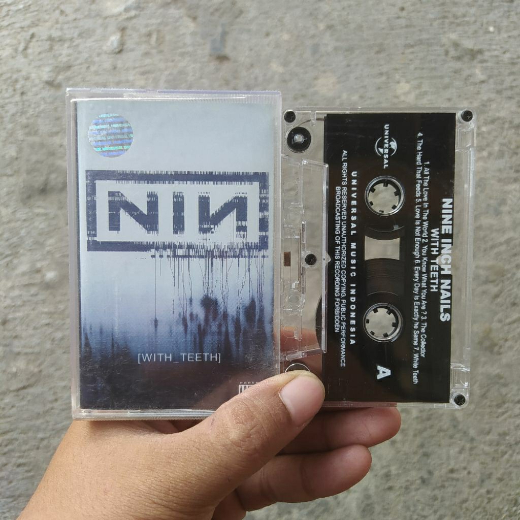 Kaset Pita Nine Inch Nails (N.I.N) - With Teeth