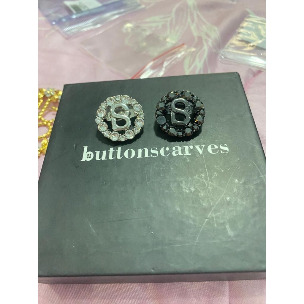 Buttonscarves Petite Round Crystal Brooch in Hematite