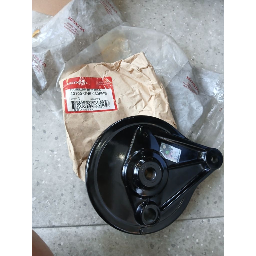43100 - GN5 - 960FMB TUTUP TROMOL BELAKANG HONDA GRAND .PRIMA ORIGINAL AHM ASLI