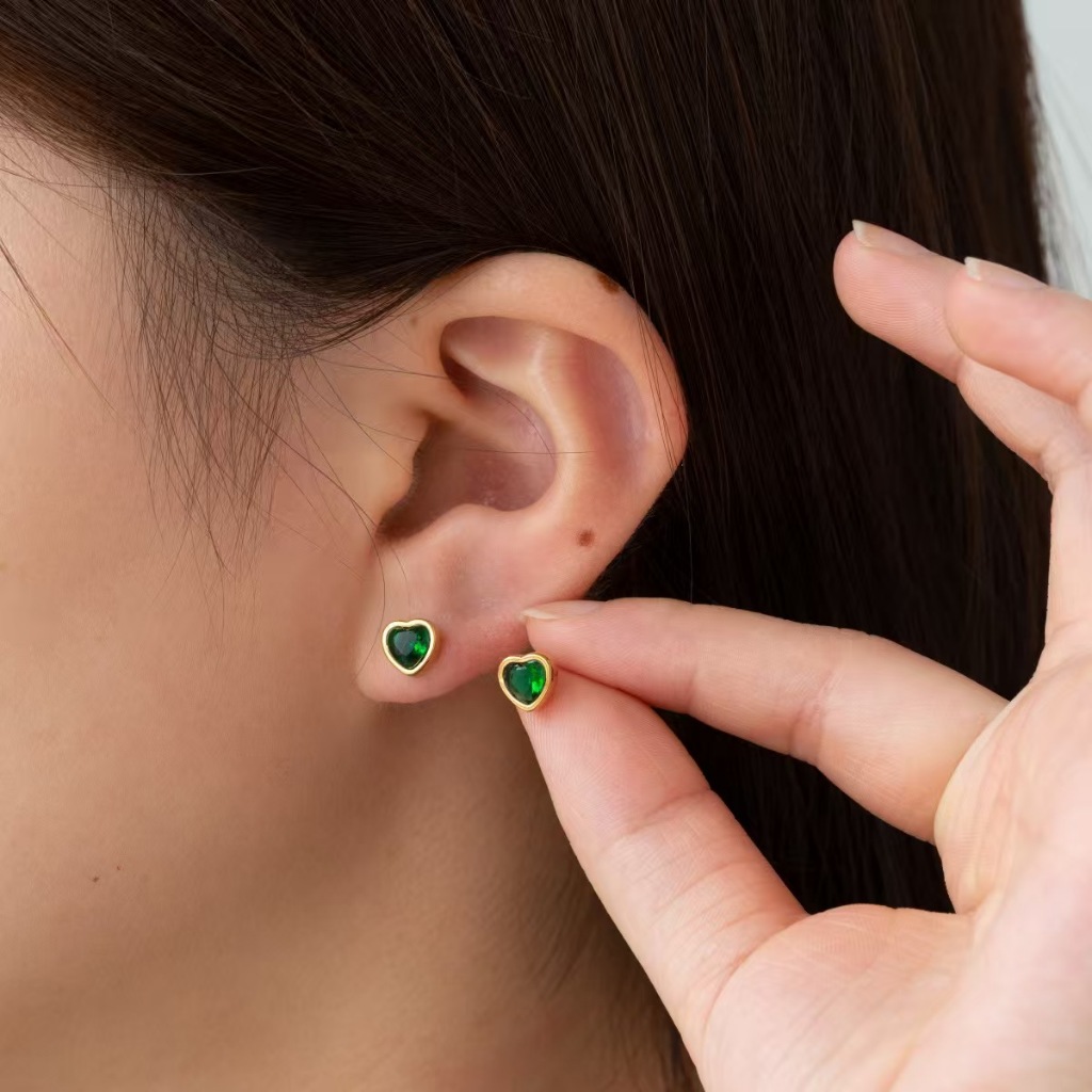 Anting Wanita Jewelry Anting Titanium Anting Cinta Berlian Hijau Titanium Imitasi Titanium Anti Kara