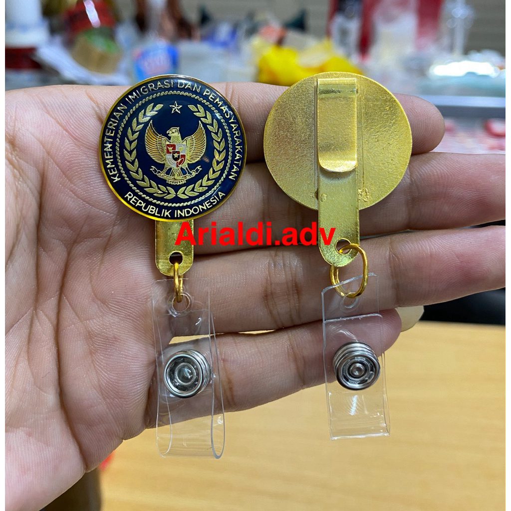 

gantungan ID CARD logo KEMENIMIPAS gantungan id logo imipas bahan kuningan