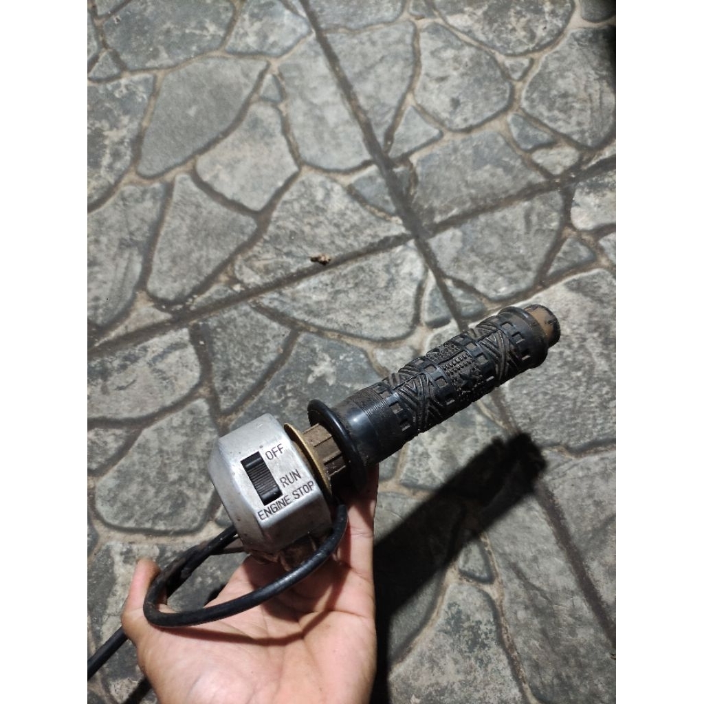 holder kanan suzuki TRS gt125 gt185  gp125 original