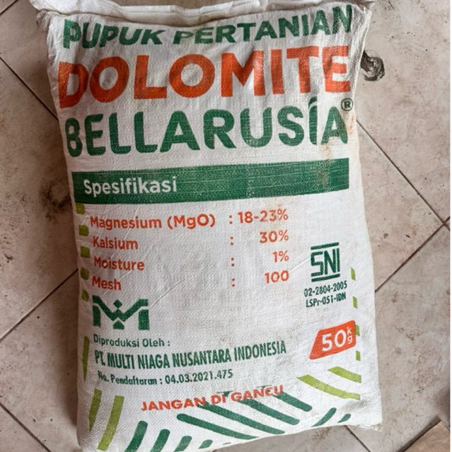 Pupuk Dolomit Bellarusia. Kandungan Magnesium (MgO) : 18-23% dan Kalsium (CaO) :30%. Produk Original