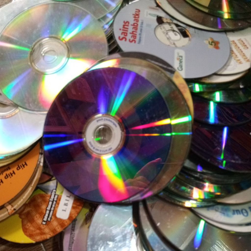 kaset VCD CD dan DVD bekas, 30 pcs,  untuk kerajinan tangan, prakarya sekolah, dan hiasan dinding la