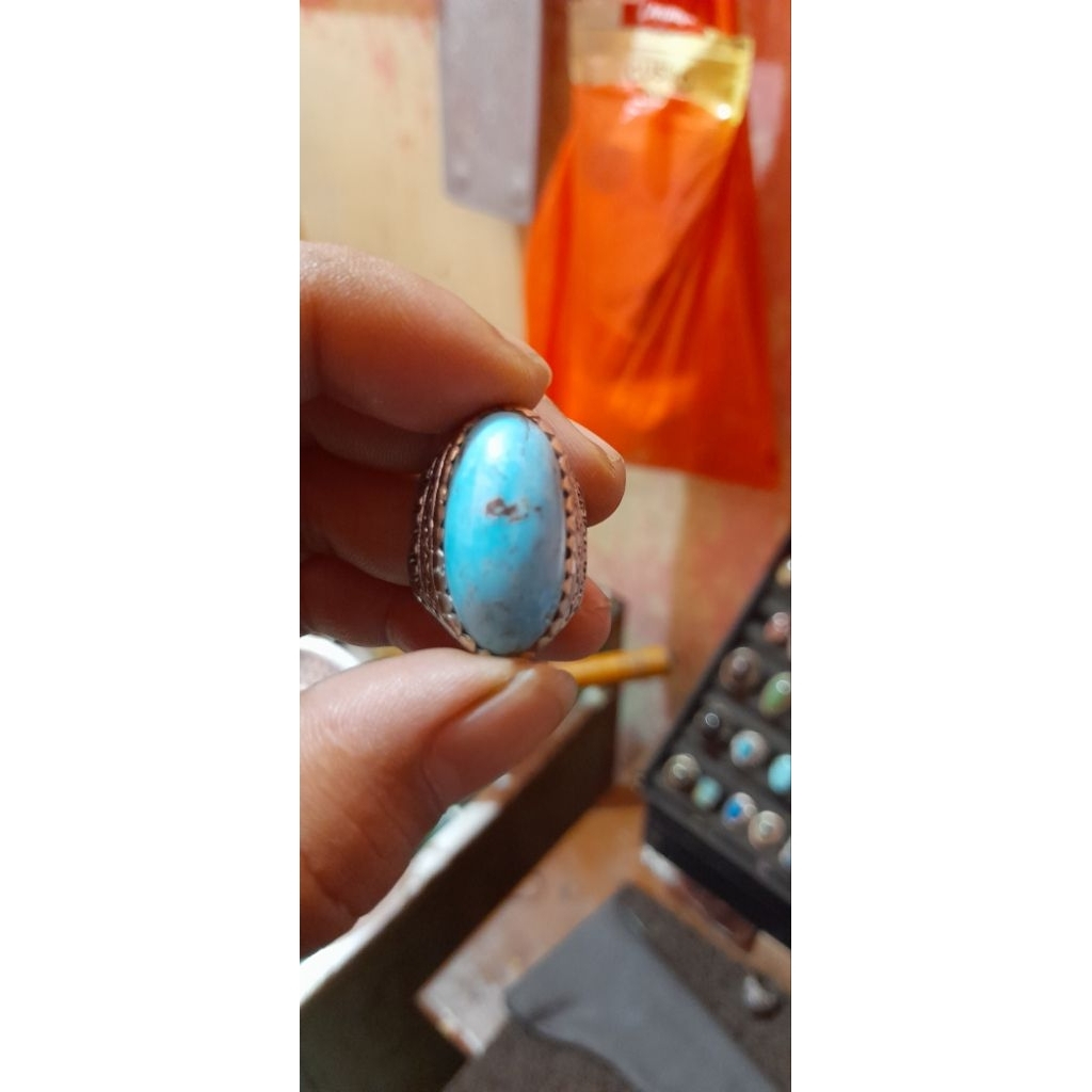 Batu pirus semi polos