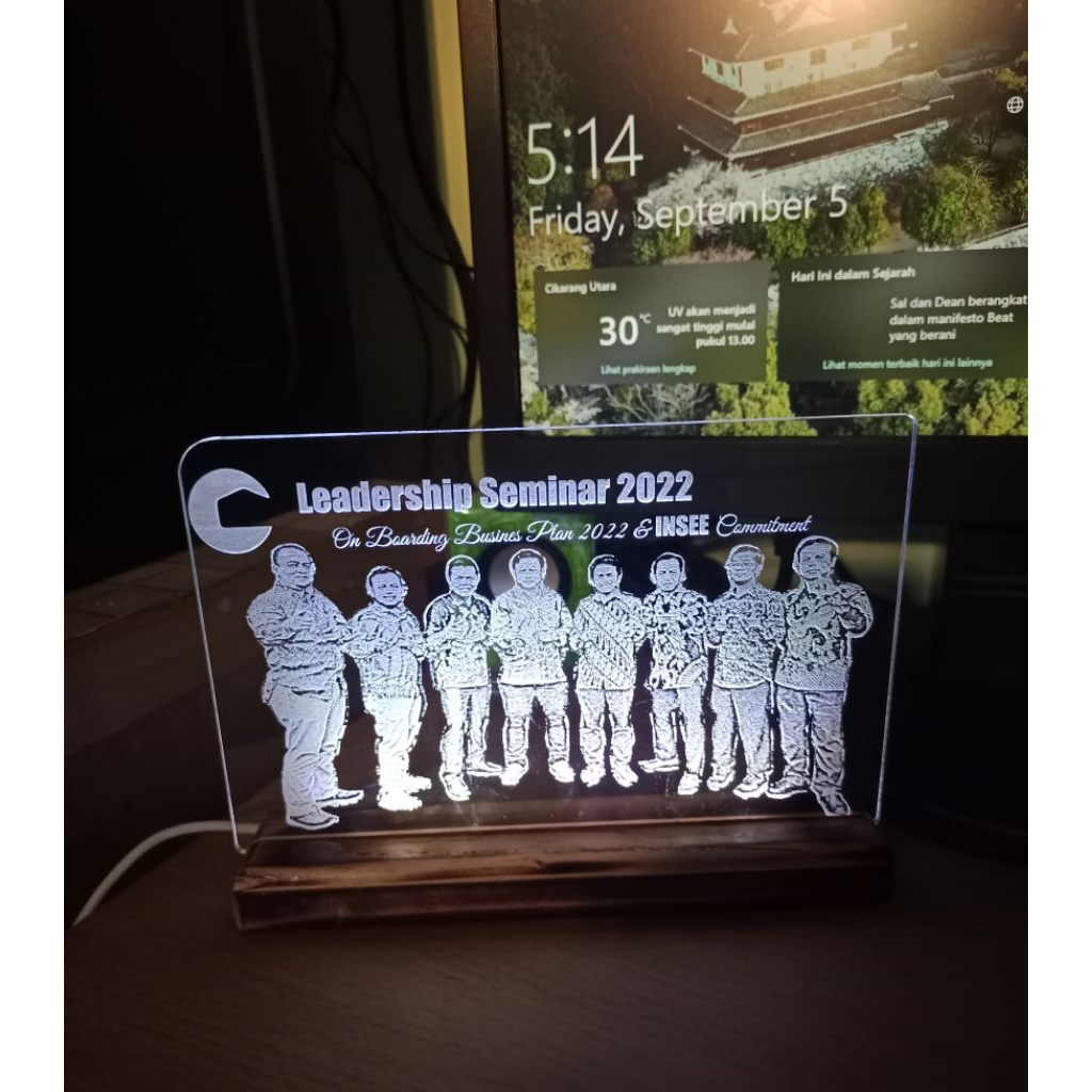 Foto grafir akrilik, Lampu akrilik,Lampu tidur akrilik, pajangan, kado, hadiah