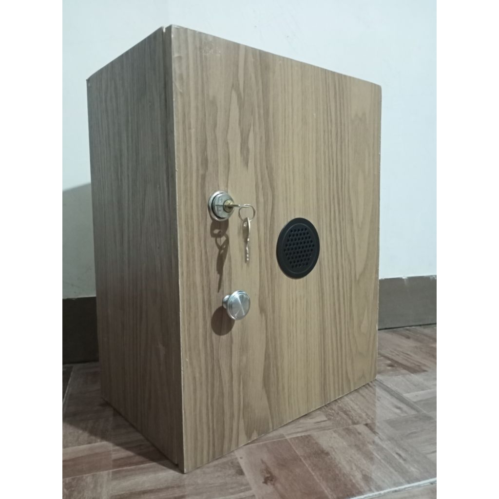rak hp sekolah 36 slot  pintu dan kunci
