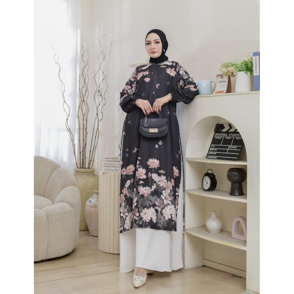 Gamis Savira Warna Hitam Warna Putih Motif Bunga Model Melayu Manis Menawan
