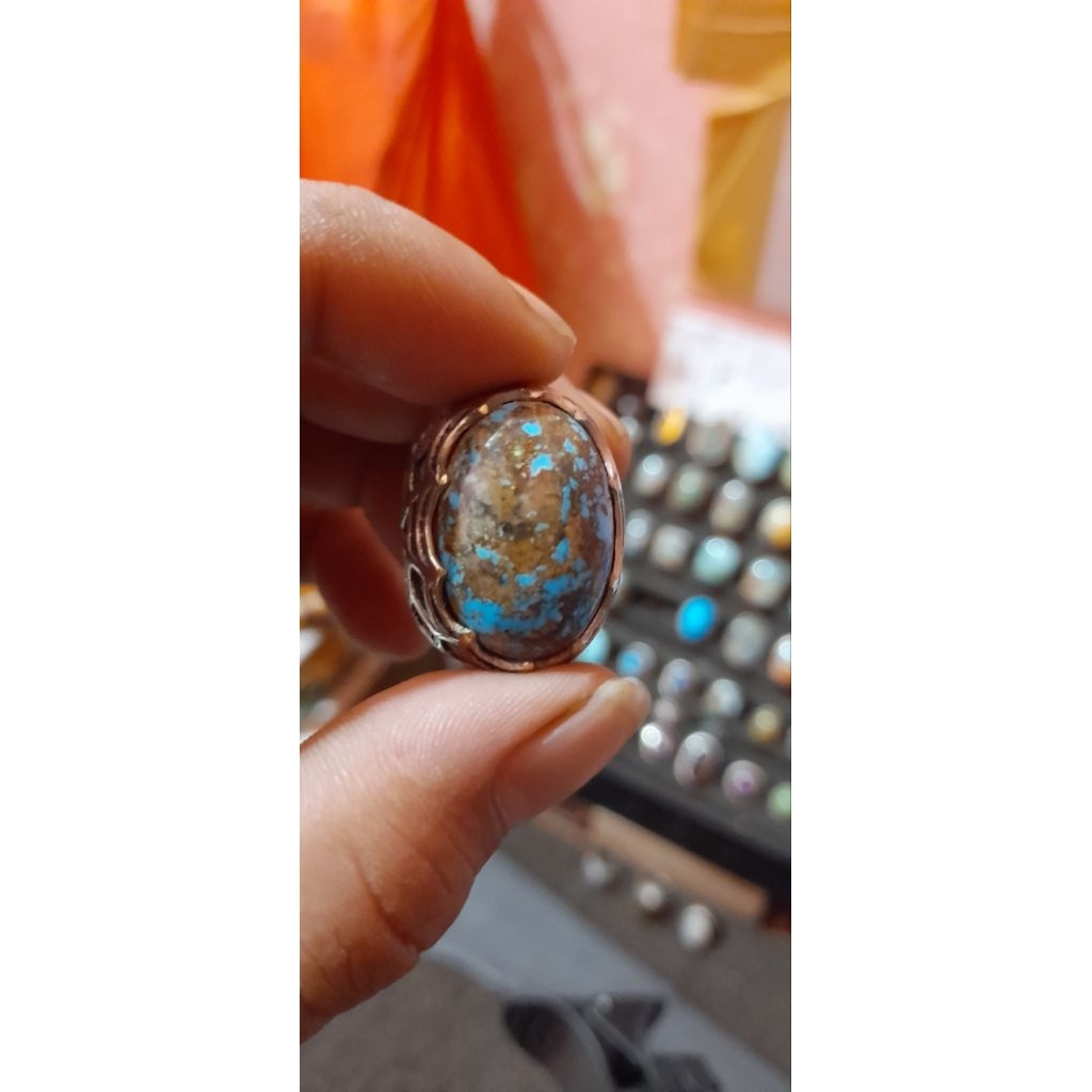 Batu pirus persia biru serat emas